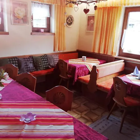 Bed & Breakfast Gaestehaus Koessler Tulfes