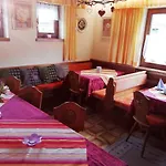 לינה וארוחת בוקר Gaestehaus Koessler טולפס
