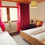 Gaestehaus Koessler לינה וארוחת בוקר